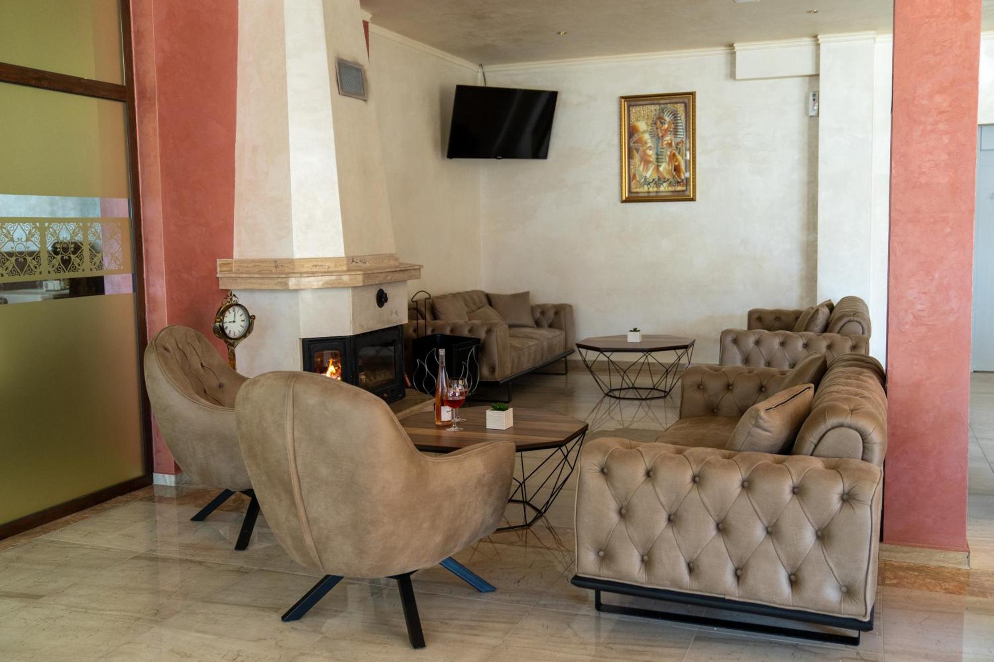 Paradise Hotel 3*
