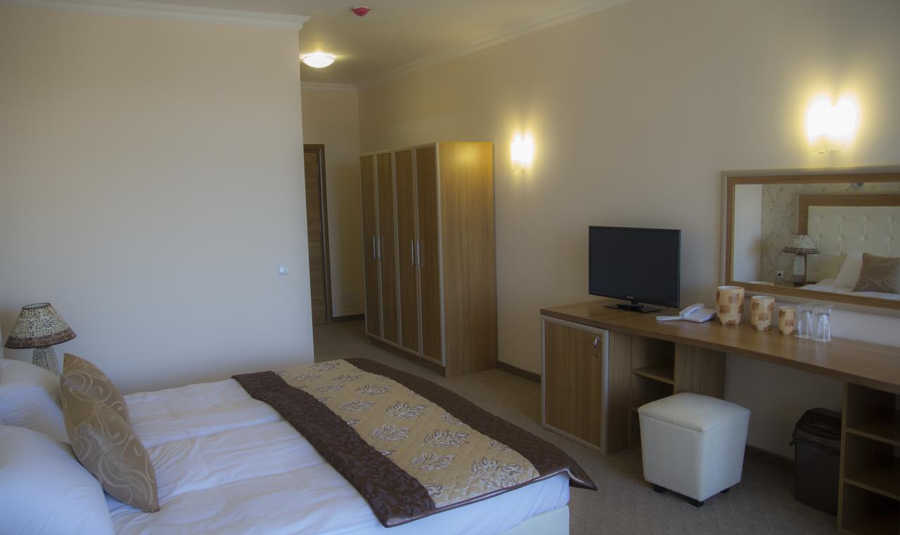 Paradise Hotel 3*